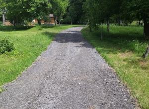 Ureditev poljske poti na Bloški polici z mletim asfaltom. Sredstva iz KS Grahovo. 02 Foto Boštjan Otoničar